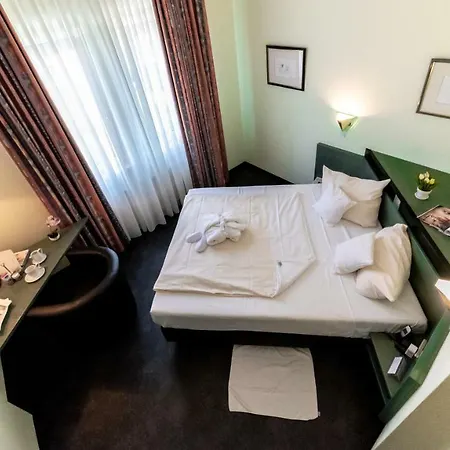 Royal Hotel-2